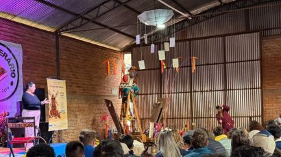 Espetáculo teatral leva valorização da cultura rural a estudantes de Xanxerê