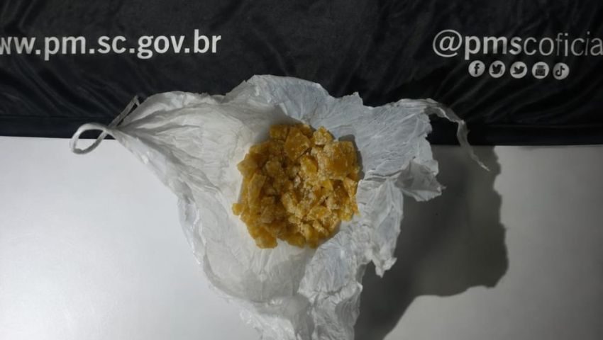 Jovem é preso por tráfico de drogas durante abordagem policial em Xanxerê