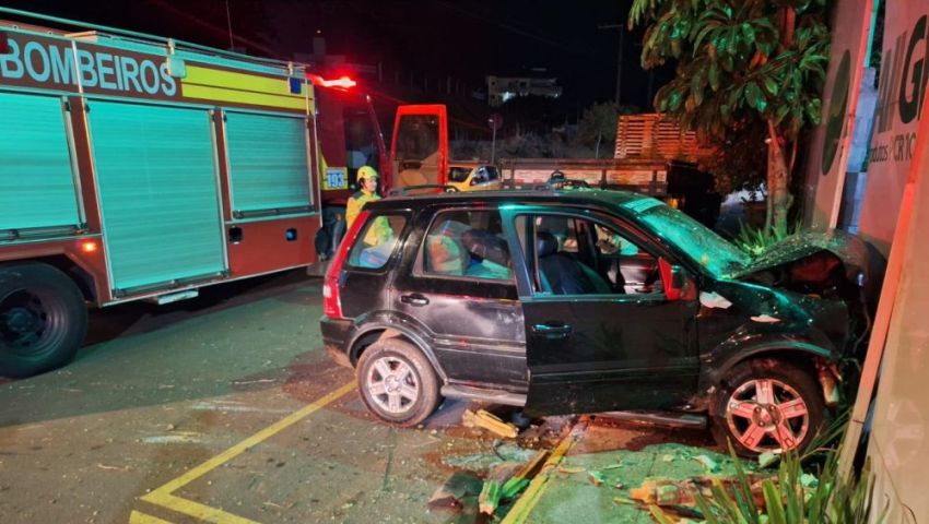 Motorista é socorrido após colidir veículo contra muro em Xanxerê