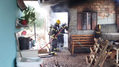 Incêndio atinge cômodo de residência em Abelardo Luz