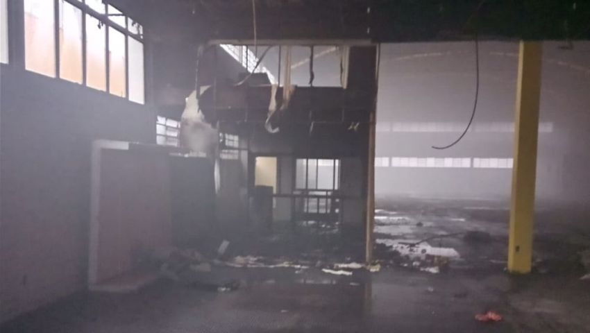 Sala comercial desativada é atingida por incêndio no Centro de Xanxerê