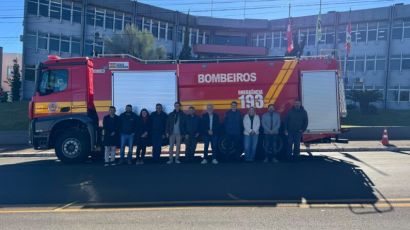 Prefeito e vice acompanham entrega oficial de novo caminhão ao Corpo de Bombeiros de Xanxerê