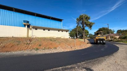 Xanxerê inicia pavimentação asfáltica do trecho restante da Linha Cambuinzal até a rodovia
