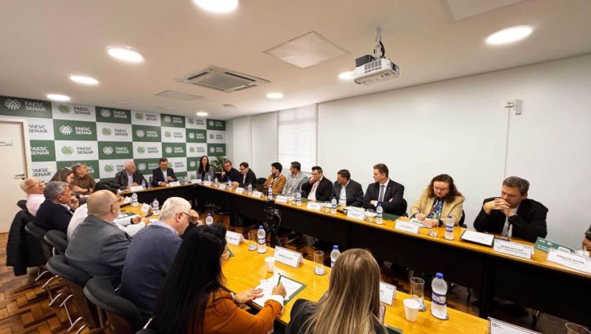 Setor do leite debate exportação e proteção à produção no Sul