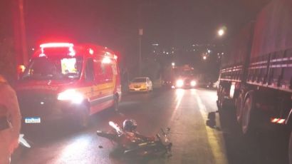 Motociclista fica ferido após colidir contra carreta estacionada em Xanxerê