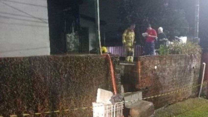 Incêndio criminoso é registrado em residência durante a madrugada em Xaxim