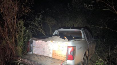 PM apreende 23 mil maços de cigarros contrabandeados após perseguição