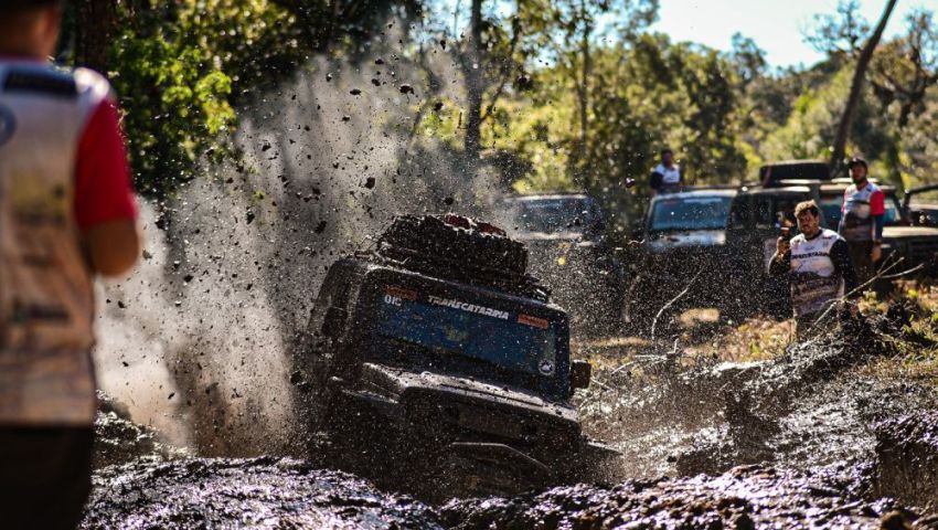Trio de Xanxerê enfrenta 600 km de lama em SC 