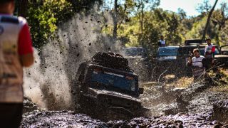 Trio de Xanxerê enfrenta 600 km de lama em SC 