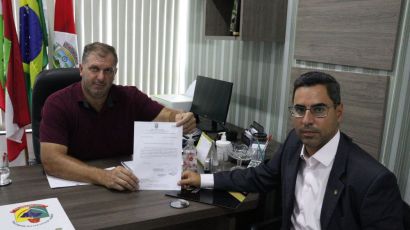 Presidente da Câmara de Xanxerê recebe visita do delegado regional 