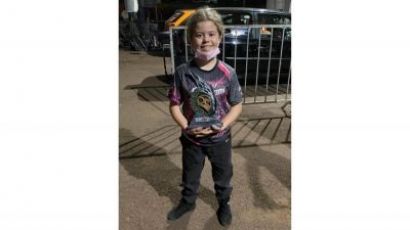 Menina de 10 anos segue os passos do pai e já participa de competições de arrancada