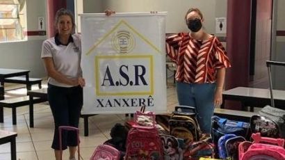 ASR de Xanxerê entrega mais de 100 mochilas para alunos da Escola Paul Harris