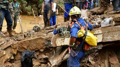 VÍDEO: Bombeiros de SC iniciam trabalhos em Petrópolis