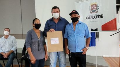 Mais de 60 famílias xanxerenses recebem escrituras através do Lar Legal   