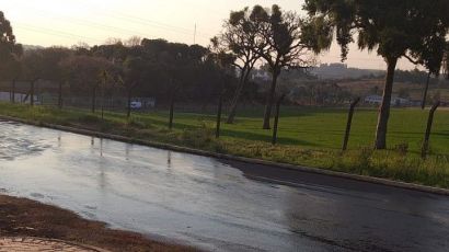 Xanxerenses voltam a enfrentar problemas com vazamento de esgoto na rua Maranhão