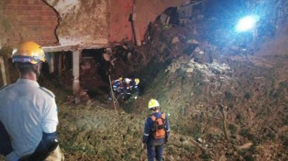 Trabalho dos bombeiros catarinenses em Petrópolis chega ao 5º dia 