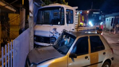 Colisão entre carro e caminhão deixa duas pessoas feridas em Xanxerê