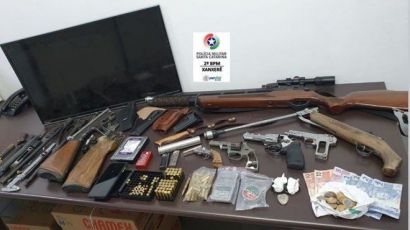 PM encontra grande quantidade de armas e munições em residência no bairro São Pedro