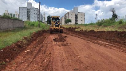 Equipes da garagem realizam melhorias em ruas de Xanxerê