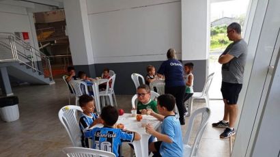 Secretaria de Esportes faz distribuição de lanches aos alunos do projeto Atleta Cidadão