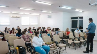 Servidores municipais participam de curso sobre Manejo do Suicídio, na Amai