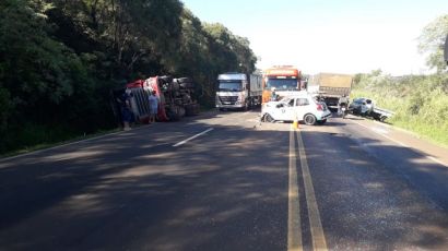 Colisão entre três veículos deixa trânsito lento na BR-282, em Xaxim