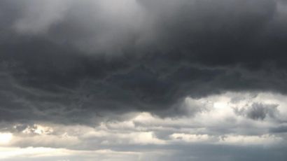 Semana deve terminar com variação no tempo e chuva intensa em SC