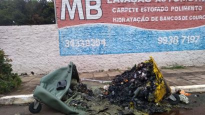Containers da coleta de lixo são queimados em ação de vandalismo em Xanxerê 