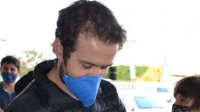 Paciente do setor de cardiologia do HRSP recebe os cães de estimação na porta do hospital
