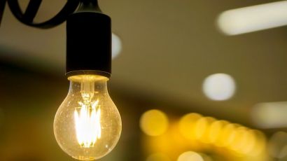 Taxa extra na conta de luz deixa de ser cobrada a partir deste sábado (16)