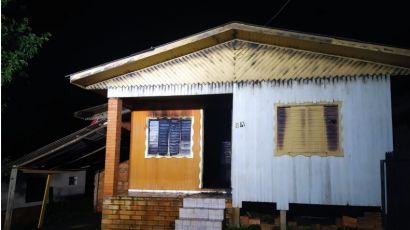 Casa é destruída por incêndio no bairro Colatto 