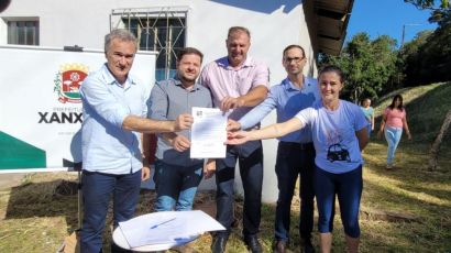 Assinada ordem de serviço para pavimentação asfáltica de ruas no bairro Jardim Tarumã