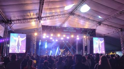 Público prestigia show gospel com Israel Salazar na ExpoFemi 2022