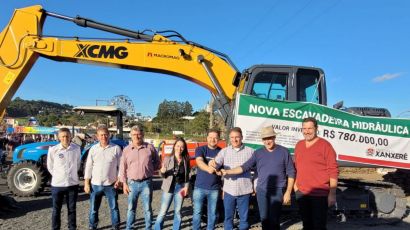 Xanxerê recebe nova escavadeira hidráulica durante a ExpoFemi 2022