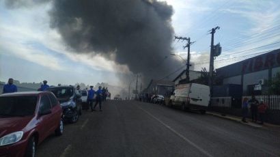 Defesa Civil pede para moradores evitarem as proximidades do incêndio na empresa Rafitec