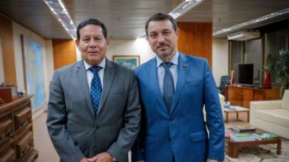 Carlos Moisés apresenta modelo catarinense de segurança pública para o vice-presidente Mourão