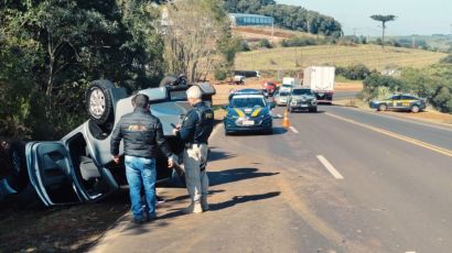 PRF atende capotamento na BR-282, em Xanxerê 