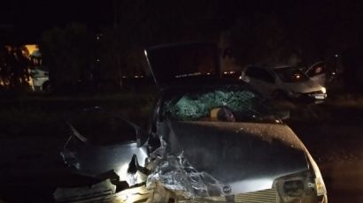 Colisão entre automóveis deixa três pessoas feridas em Ponte Serrada