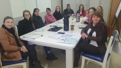 Colegiado de Educação da Amai discute sobre Gestão Democrática em reunião