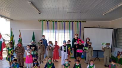 Escolas da rede municipal de ensino de Xanxerê prestam homenagens à Pátria