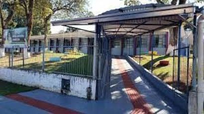 Pais de alunos realizam manifestação e pedem afastamento de diretora da escola Aparecida