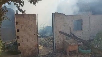 Moradora de Xanxerê pede ajuda para reconstruir casa consumida por incêndio