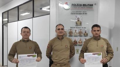 Soldados são homenageados como policial destaque do mês