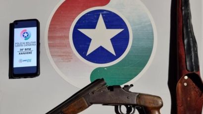 Homem é preso após PM localizar arma de fogo em veículo