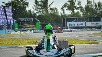 Piloto Gabriel Moura lidera treinos na disputa da Copa Brasil de Kart, em Aracaju