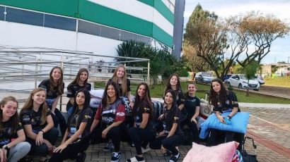 Handebol feminino de Xanxerê participa da etapa estadual da Olesc