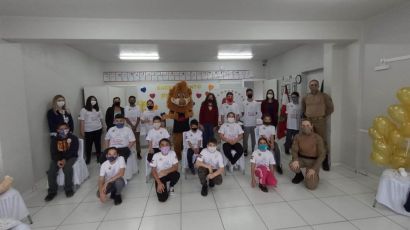 Mais de 200 alunos da rede municipal de ensino de Xanxerê recebem certificado do Proerd
