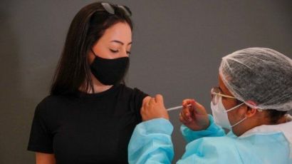 Ministério recomenda suspensão da vacinação de adolescentes; Xanxerê aguarda orientações da Dive