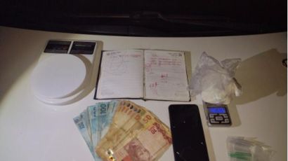 Mulher é presa por tráfico de drogas