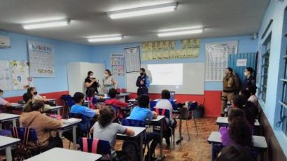 Demut, PM e Bombeiros realizam palestras em colégios de Xanxerê na Semana nacional do Trânsito
